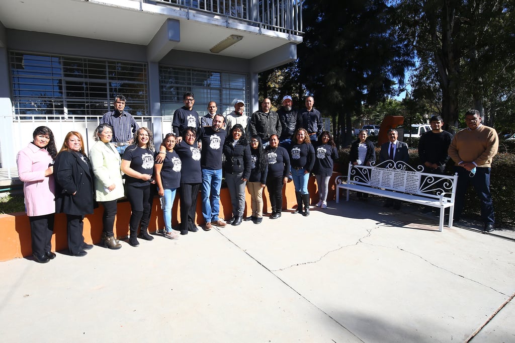 Celebran el 40 aniversario de la secundaria Lic. Armando del Castillo Franco