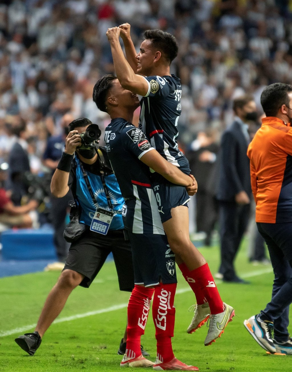 Rayados, con todo