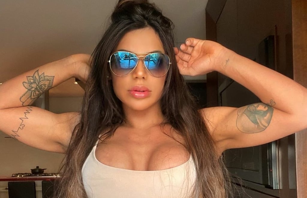 Suzy Cortez aprovecha y le saca 'jugo' a sus pies en OnlyFans