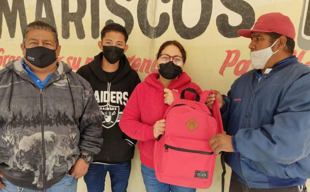 Mujer en Lerdo pierde mochila con 40 mil pesos para medicina de su hijo; se la regresan
