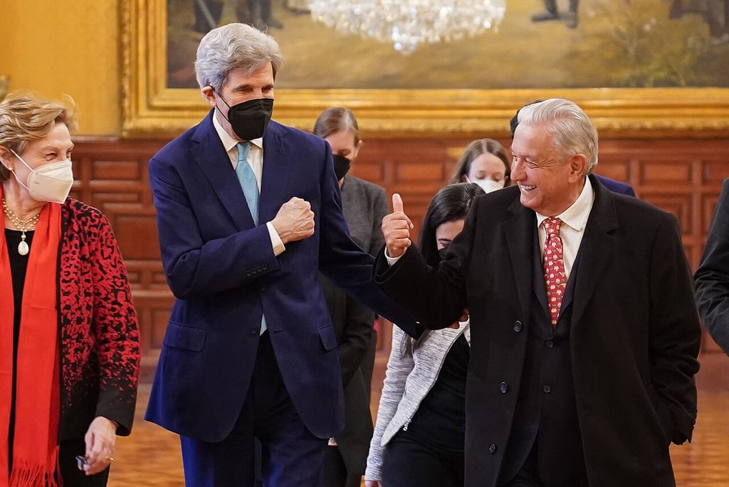 'Reforma eléctrica está a favor de energías limpias', asegura AMLO a John Kerry