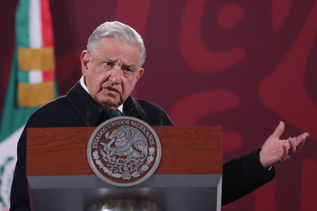 AMLO asevera que Carlos Loret de Mola gana 15 veces más que él