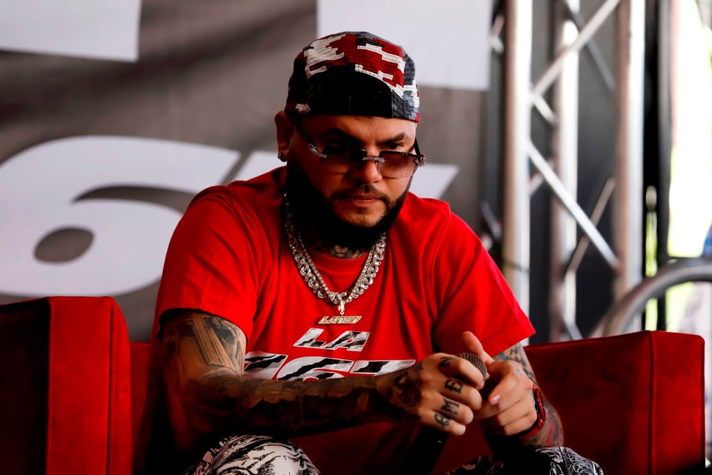 Farruko pide perdón por sus canciones y convierte un concierto en 'una misa'