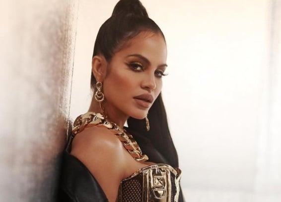 Natti Natasha comparte video en traje de baño