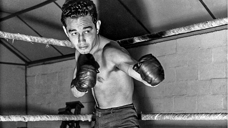 Un día como hoy, Sixto Escobar retuvo título Gallo