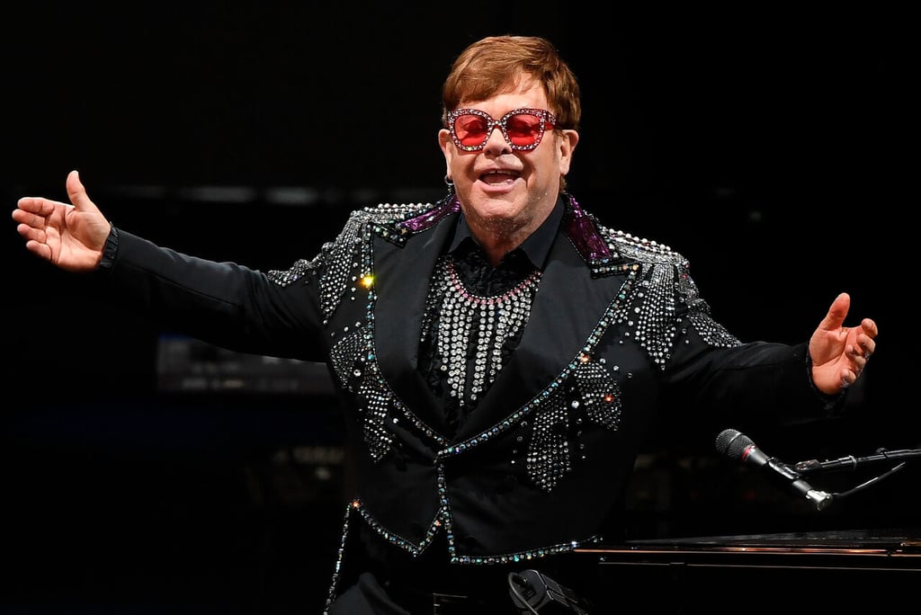 Elton John vive momentos de terror tras vivir complicado aterrizaje a 3 mil metros de altura