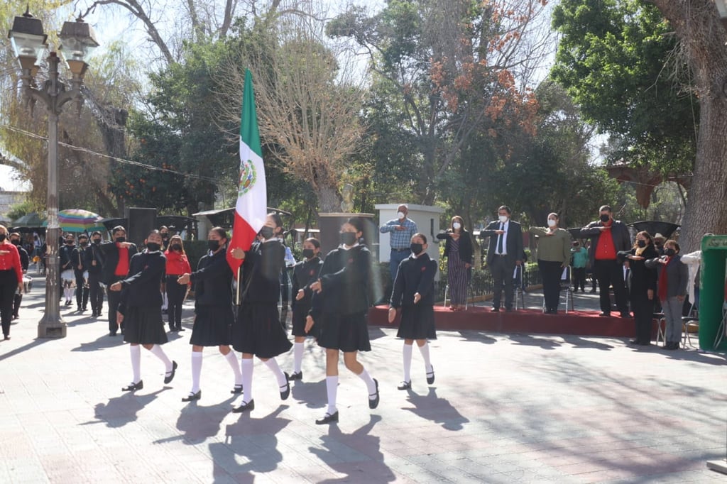 Conmemoran el Día de la Bandera en Lerdo