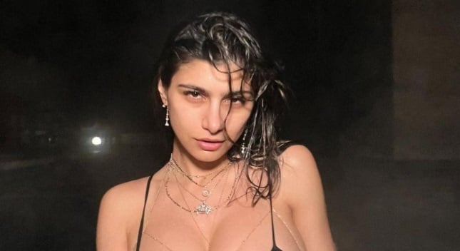 Mia Khalifa 'sorprende' con poses en traje de baño