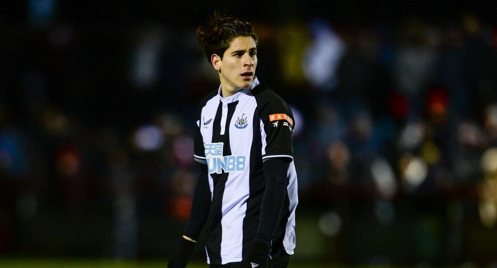 Por primera vez Santiago Muñoz es titular con Newcastle United Sub-23
