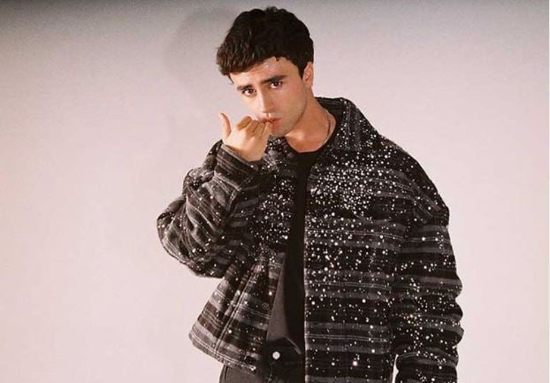 Itzan Escamilla de Élite visita playas de la costa de Oaxaca