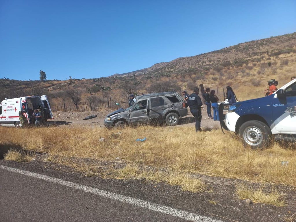 Identifican a víctimas de volcadura en la Durango- Mazatlán