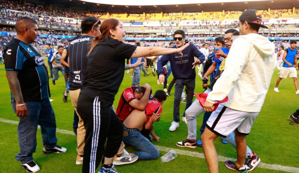 ÚLTIMA HORA: 22 personas lesionadas por la violencia entre aficionados de Querétaro y Atlas, según cifras oficiales