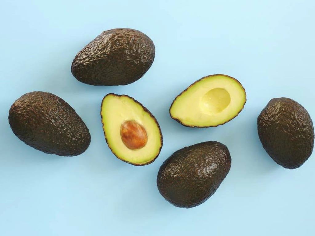 Para qué sirve el té de hueso de aguacate