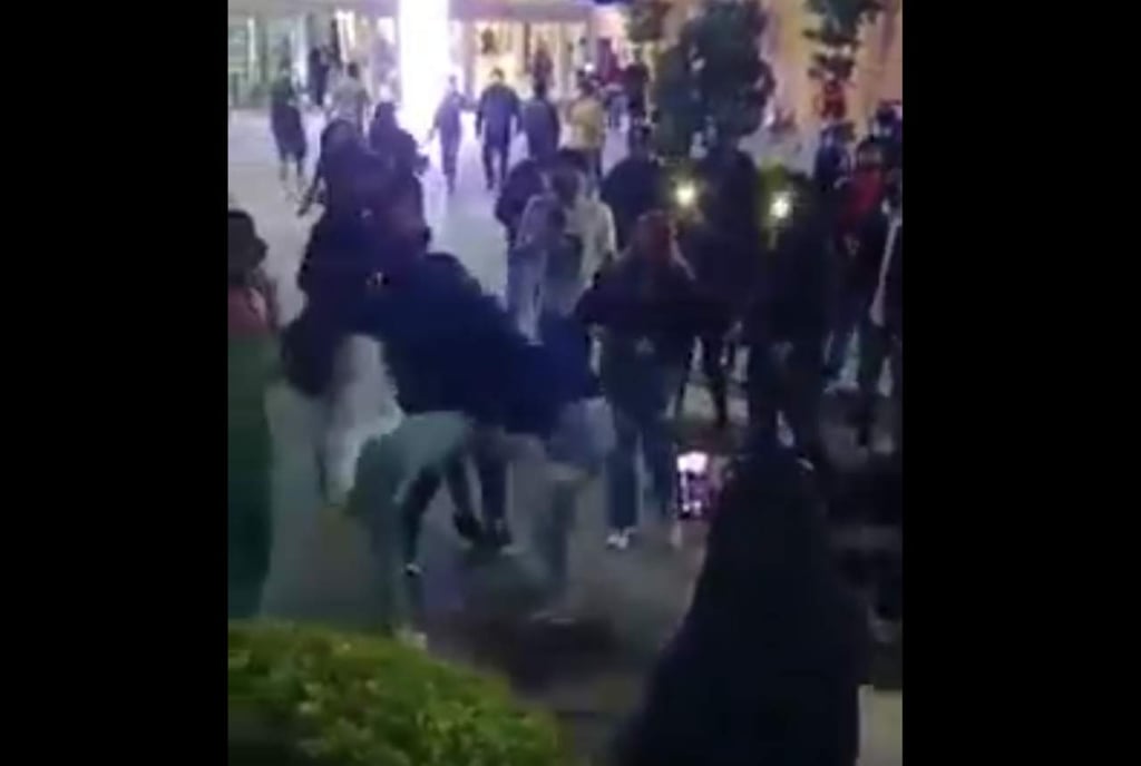 VIDEO: ¡Más violencia!, jovencitas de Durango se dan con todo en plaza comercial