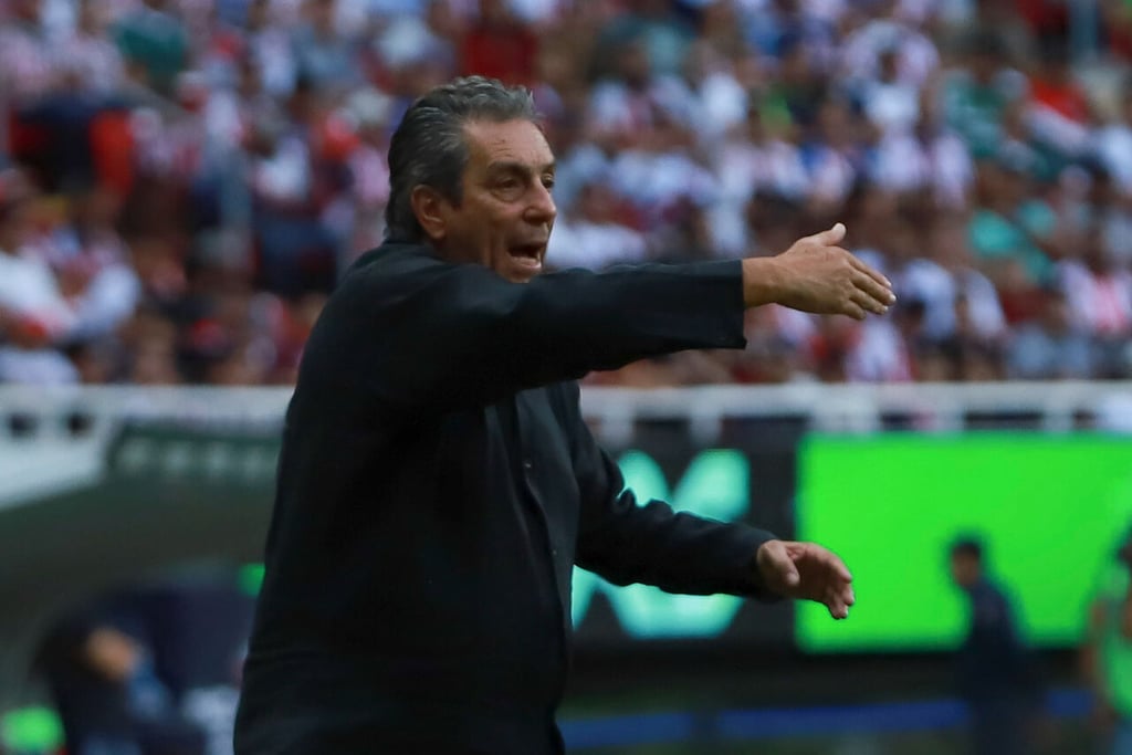 Hospitalizan de emergencia al director técnico Tomás Boy