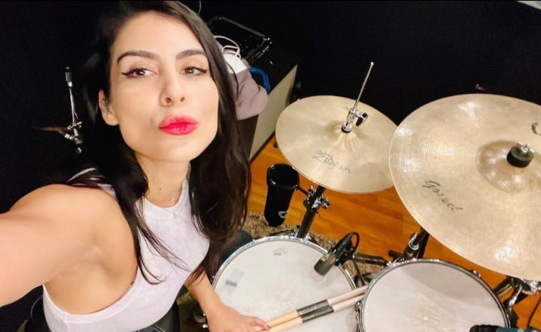 María León muestra 'cuerpazo' en poca ropa