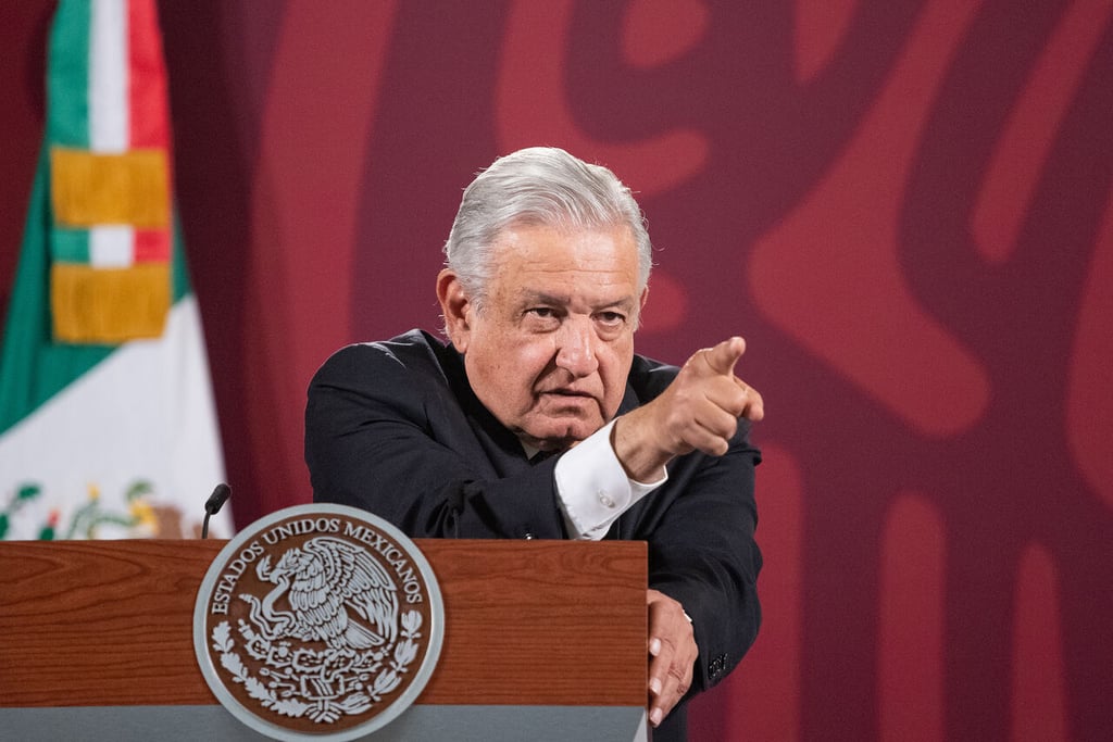 AMLO acusa al INE de ser 'antidemocrático' sobre Revocación de Mandato