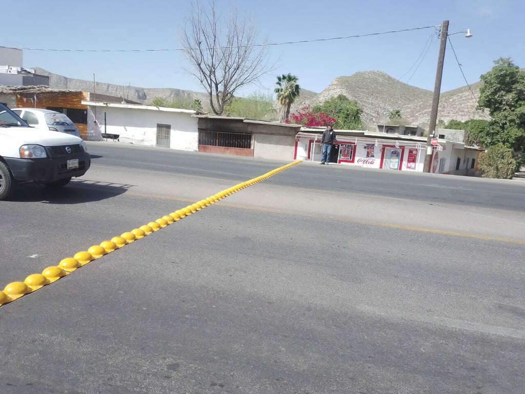 Autoridades colocan boyas en el ejido Los Ángeles de Lerdo