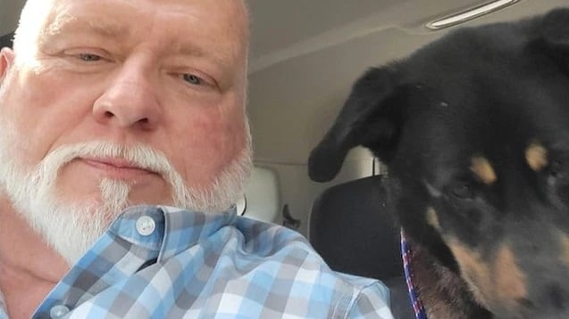 Perro que abandonaron por 'homosexual' ya fue adoptado por una nueva familia