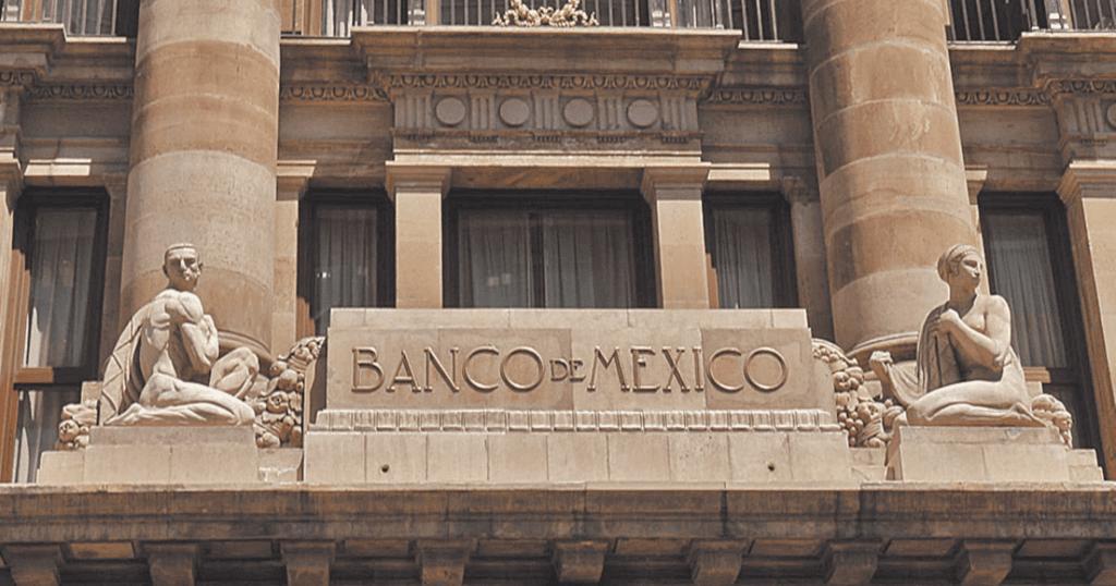 Banxico confirma dichos de AMLO y sube la principal tasa de interés a 6.5%