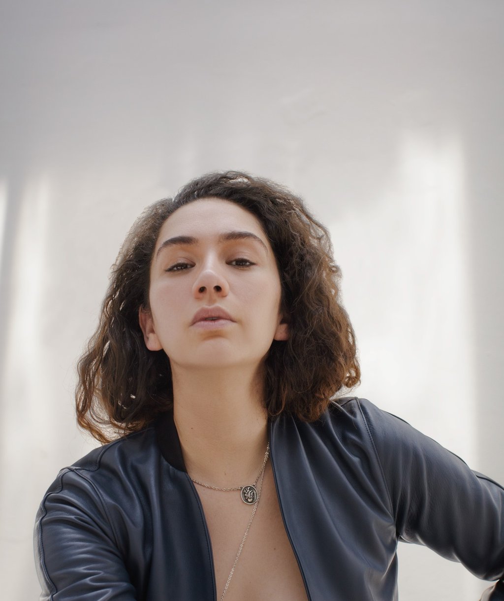 Paola Decanini viaja sin dolor en 'Dual'