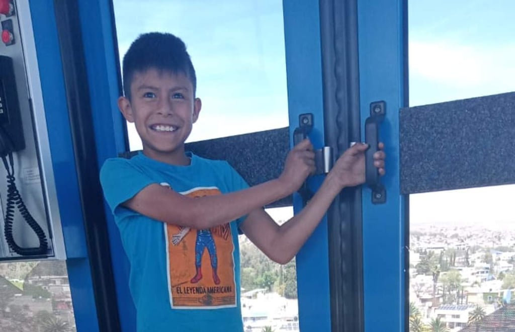 Niño sorprende al aprenderse el recorrido turístico del teleférico de Durango