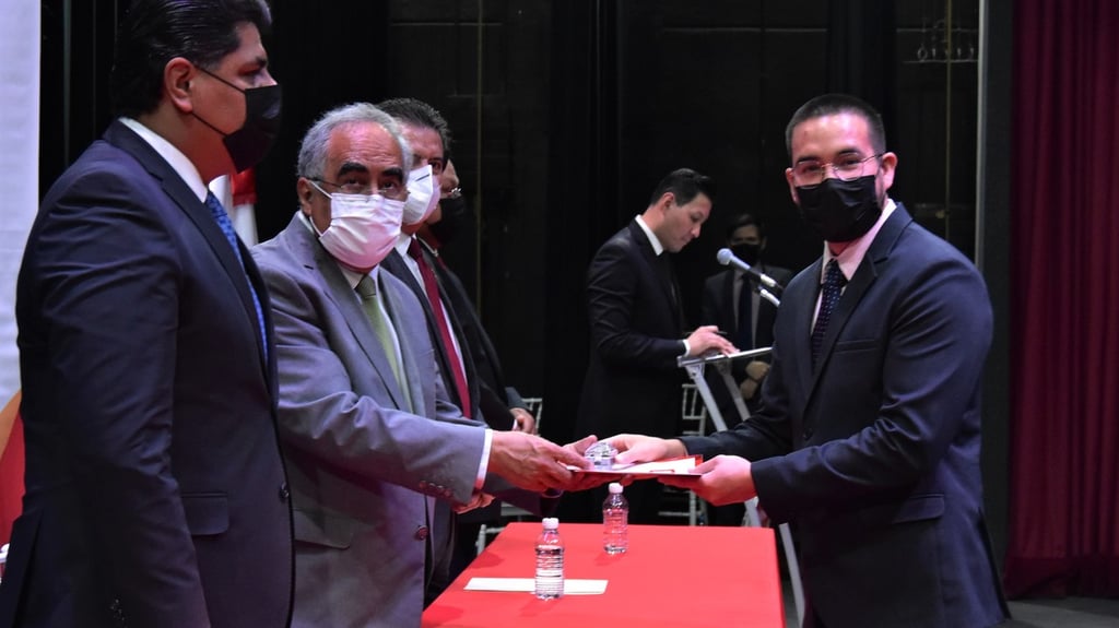 En la UJED, 60 alumnos destacados reciben medalla