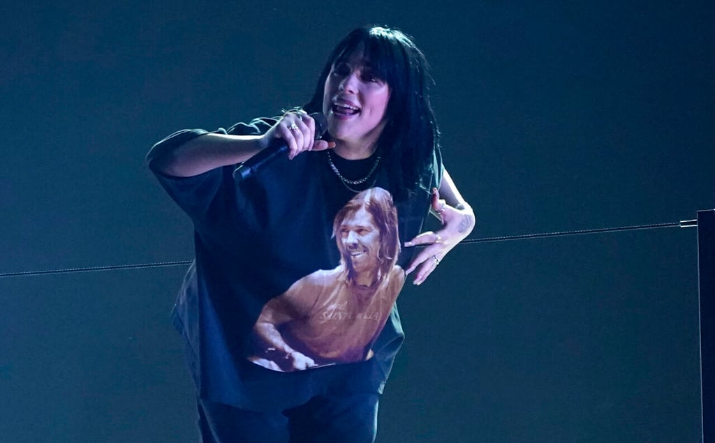 Billie Eilish hace emotiva presentación de Happier Than Ever y rinde homenaje a Taylor Hawkins en los Grammy