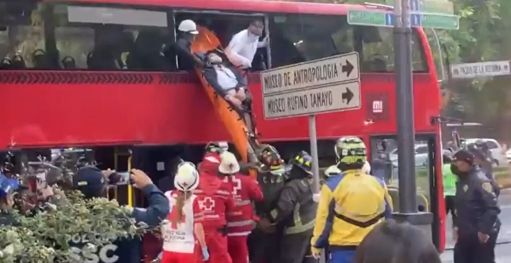 Choque de Metrobus con camión de pasajeros en la CDMX deja 41 lesionados