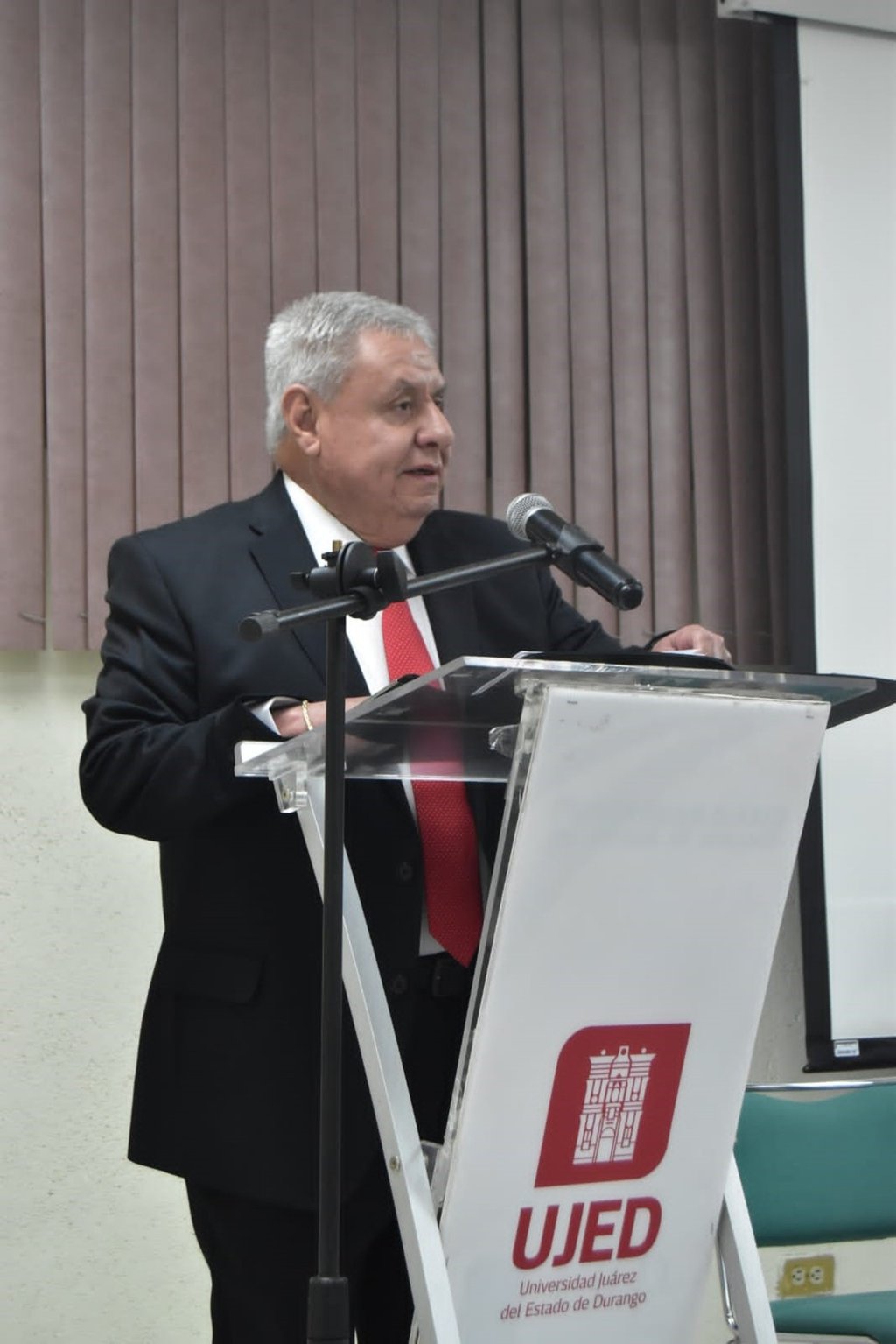 Buscan que espacios de la UJED estén cien por ciento libres de humo de tabaco