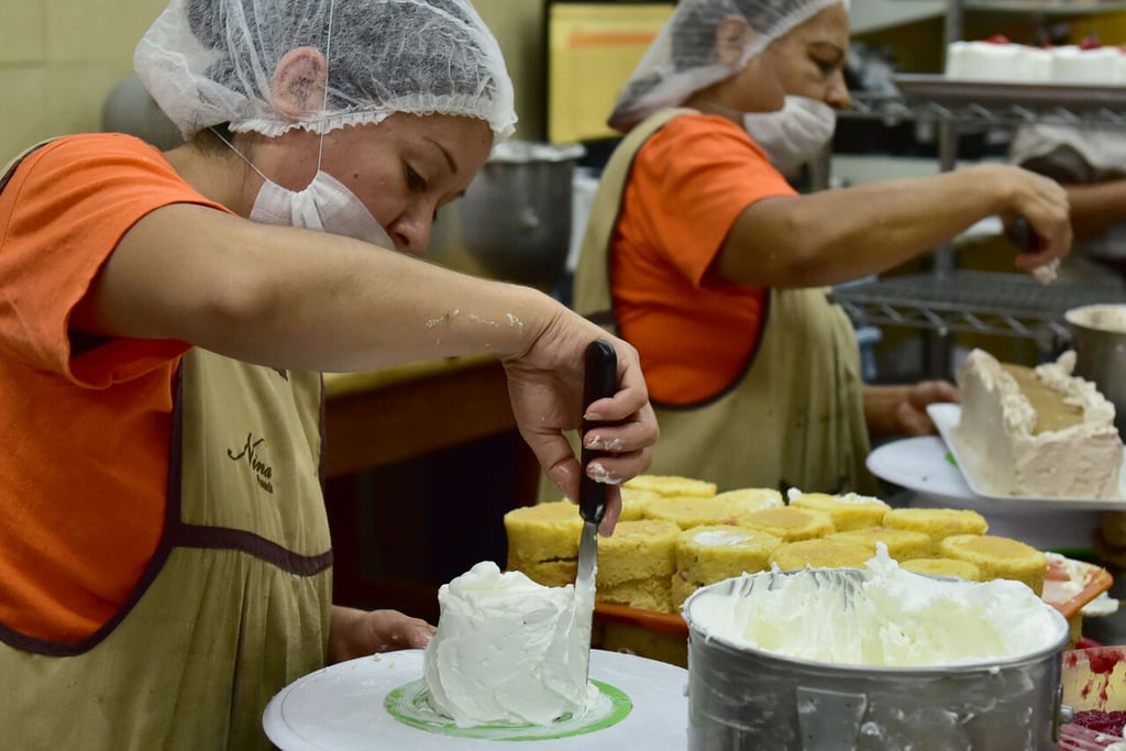 Prevén aumento en venta de pasteles en La Laguna por días del Niño y de la Madre