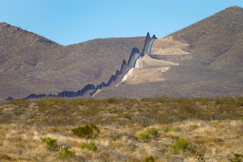 Mexicana muere al escalar muro fronterizo en Arizona