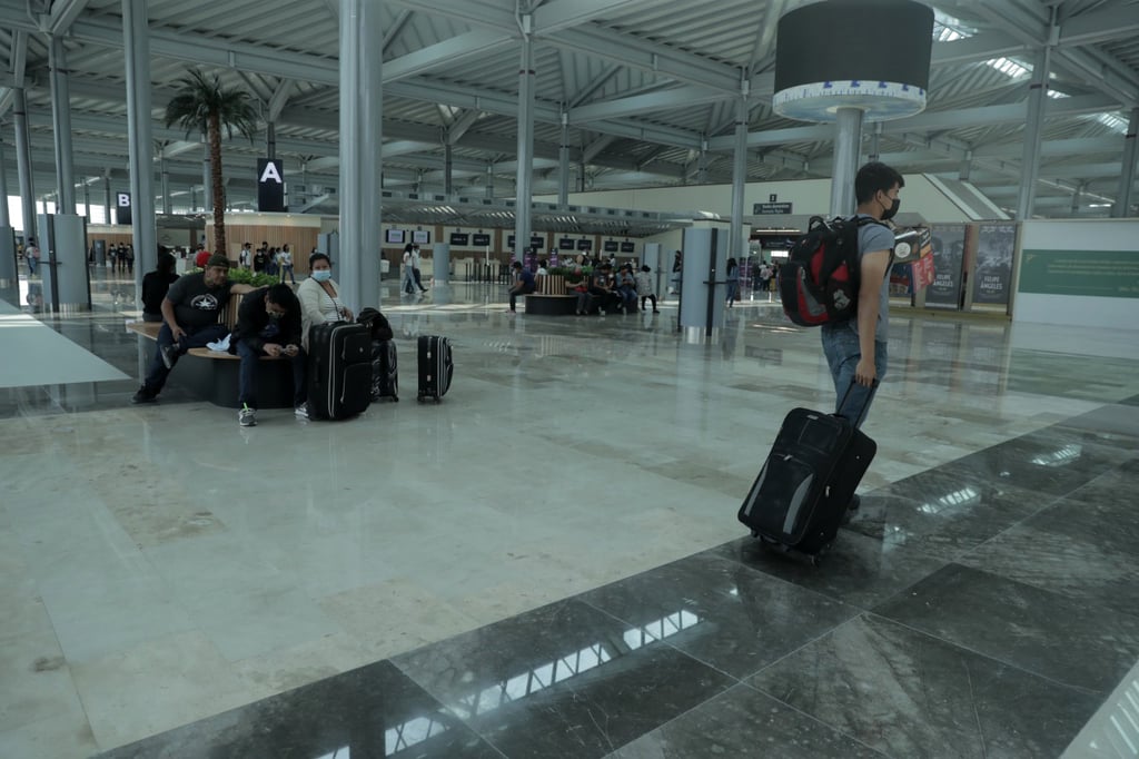 Viernes santo, día de contrastes entre Aeropuertos Benito Juárez y Felipe Ángeles