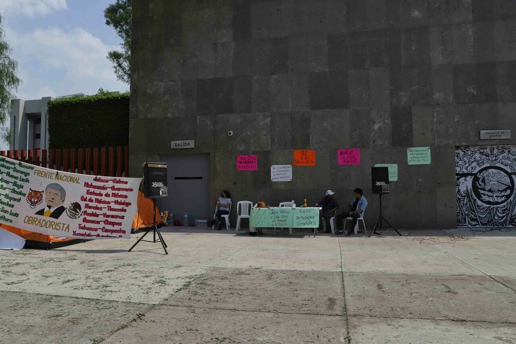 Frente Nacional Obradorista instala plantón en San Lázaro previo a análisis de reforma eléctrica