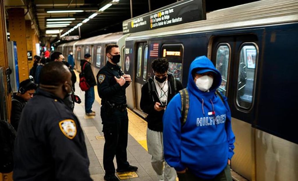 Policía de NY investiga otro tiroteo en metro