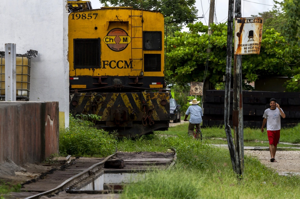 AMLO acusa campaña política contra el Tren Maya