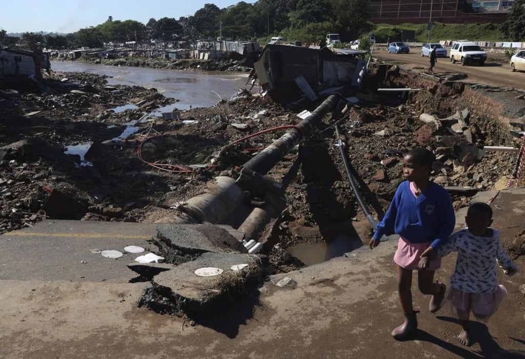 Inundaciones en Sudáfrica dejan 448 muertos