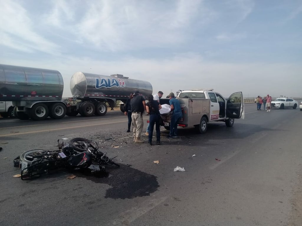 Muere motociclista tras impactarse contra una camioneta en Gómez Palacio