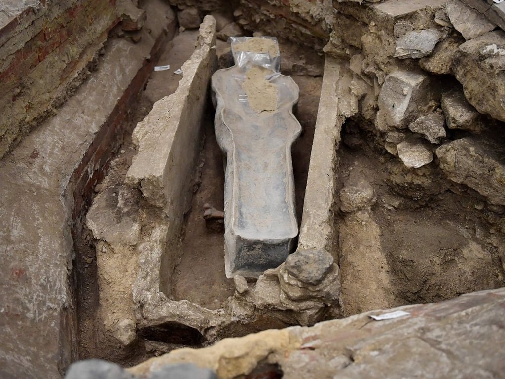 Abrirán sarcófago descubierto debajo de Notre-Dame