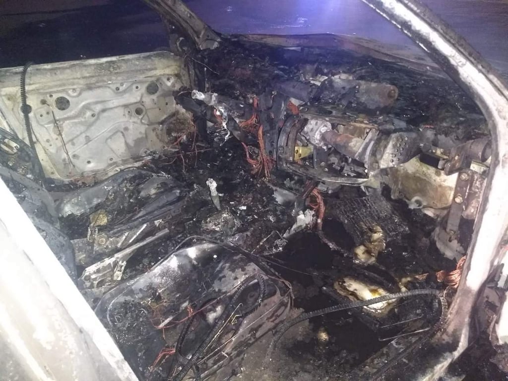 Tras accidente vial, se incendia vehículo en Joyas del Valle