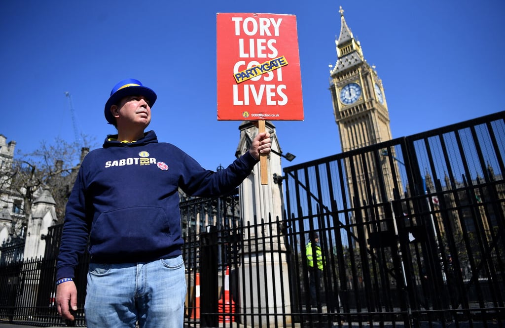 Legisladores británicos convocan votación contra Boris Johnson por 'partygate'