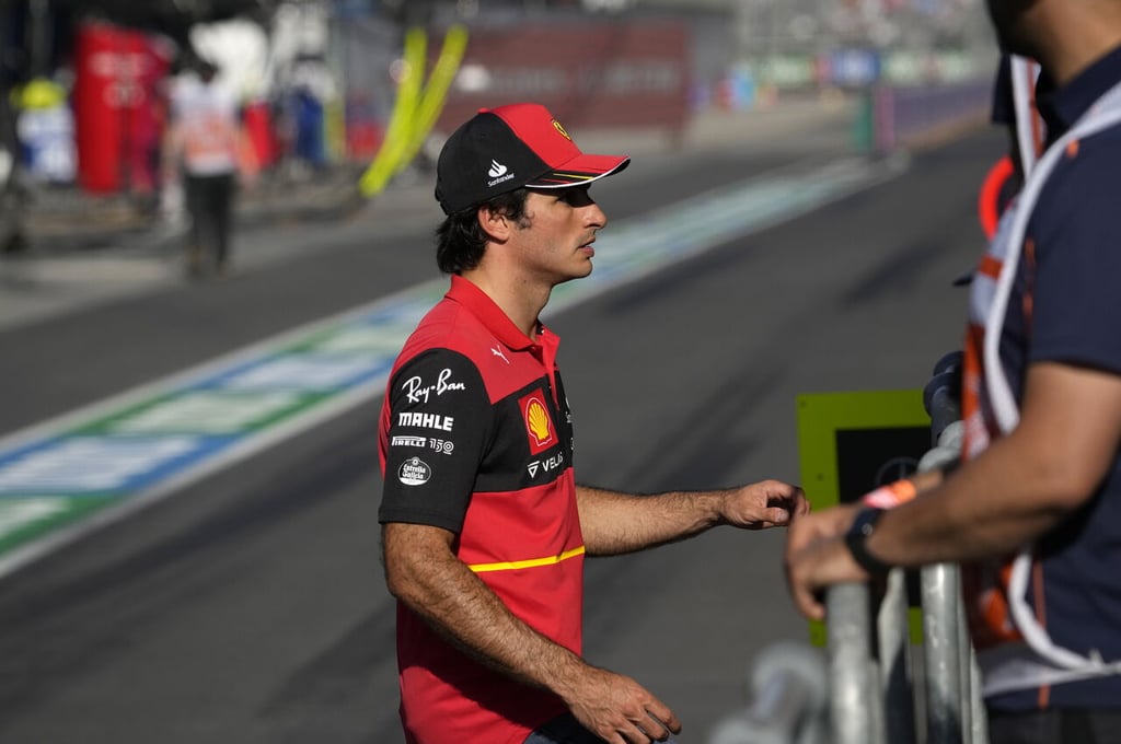 Carlos Sainz firma nuevo contrato con Ferrari hasta 2024
