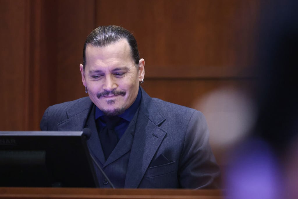 Internautas recopilan respuestas graciosas de Johnny Depp al abogado de Amber Heard