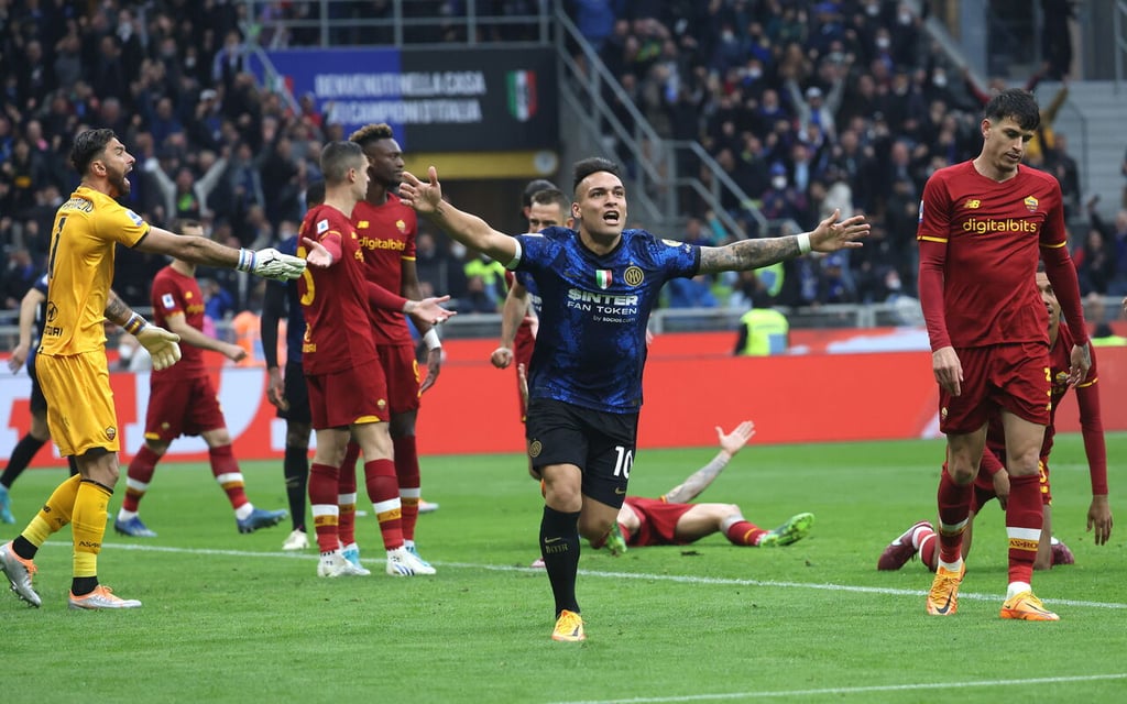 Inter de Milan vence a Roma y recupera la cima