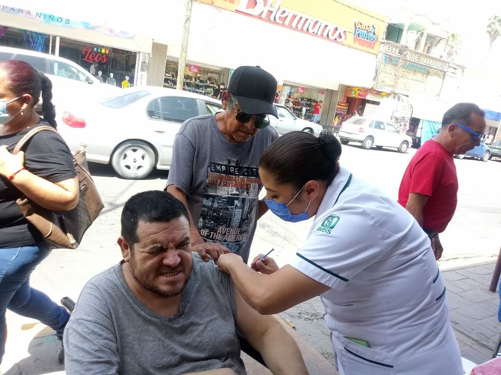 Instalan módulo de vacunación antiCOVID en Mercado de Gómez Palacio