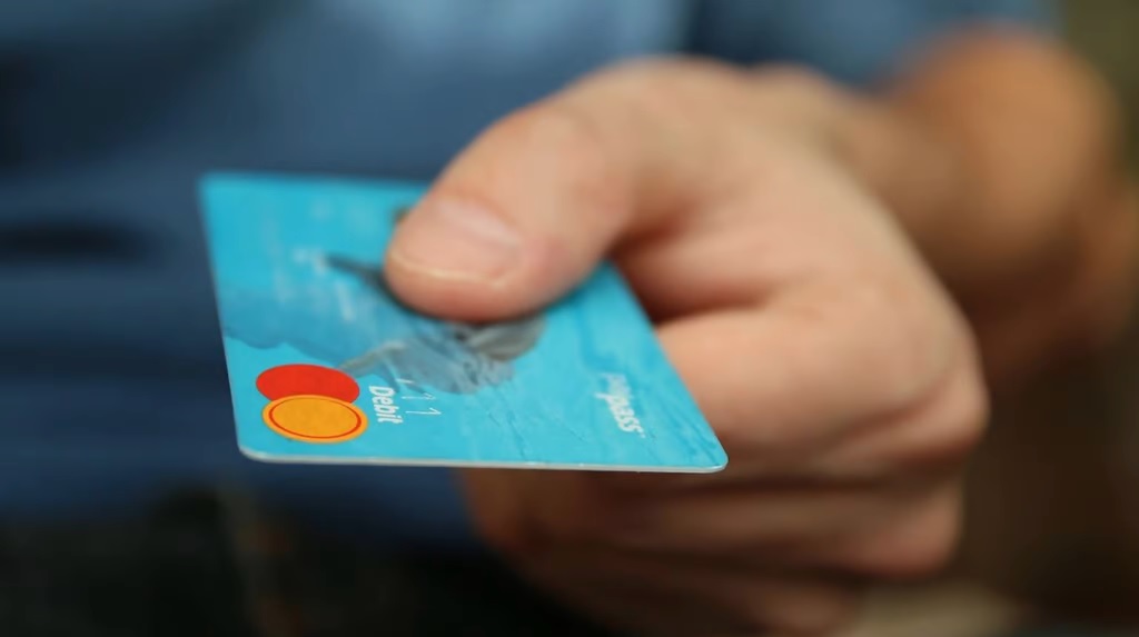 Suben operaciones con tarjeta de crédito y débito en más del 40 por ciento