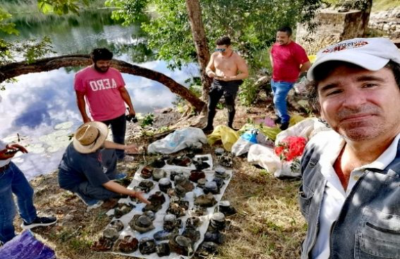 Buzos recuperan 27 medidores de CFE del interior de cenote en Yucatán