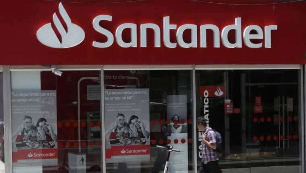 Santander mantiene el interés por Banamex