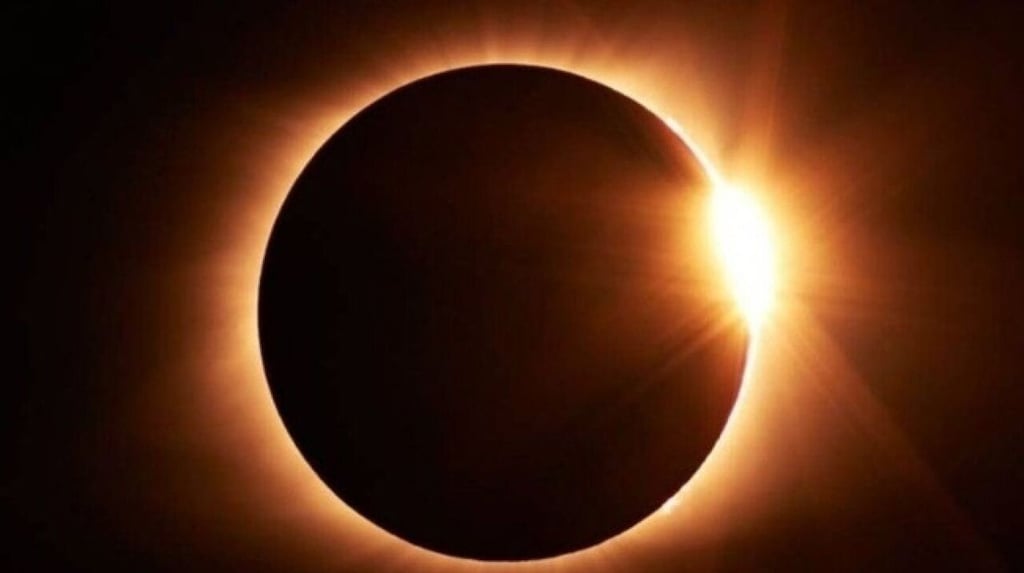 ¿Qué riesgos corro si observo un eclipse solar a simple vista?