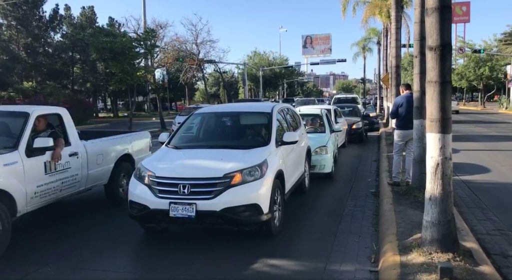 Carambola en bulevar Domingo Arrieta deja daños en 5 vehículos